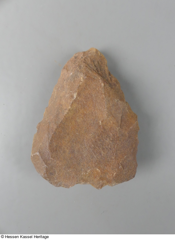 Faustkeil aus Quarzit Objektdatenbank von Hessen Kassel Heritage