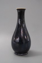 Vase mit zweifarbiger Laufglasur