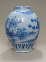 Eiförmige Vase mit chinesischen Motiven