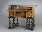 Schreibtisch aus dem Besitz des Landgrafen Carl von Hessen