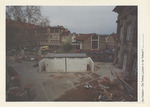 Die Toilette ("Leben in der Toilette)", Installation - documenta 9 - Kassel 1992, Außenansicht, Blatt 4 der Mappe F der documenta edition 1992