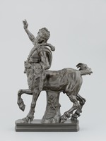 Kentaur mit Keule und Eberfell