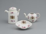 Teekanne, Teile eines Tee- und Kaffeeservices mit dem Wappen der Landgrafen von Hessen-Kassel (Chine de Commande)