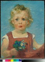 Kind vor blauem Hintergrund, mit Blumenstrauß