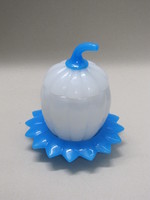 Deckeldose oder Honigglas in Form eines Kürbisses mit Untersetzer