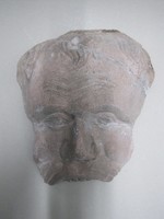Fragmente eines Männerkopfes (Bruchstück einer Konsole aus der Brüderkirche in Kassel, das beim Brand abgeplatzt ist)