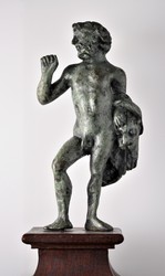 Herakles/Hercules stehend, mit Löwenfell