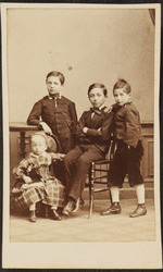Vier Kinder