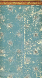 Rapporttapete mit oben und unten gleichartiger Bordüre Sterne auf Blau mit brauner Bordüre, zusammengesetzt Variation von Kat.Nr.5 (Arnold-Katalog).