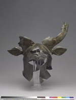 Korinthischer Helm mit Stierhörnern und -ohren