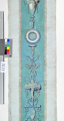 Pilastermotiv mit Amphoren, Kornähren und floralen Ornamenten