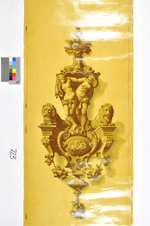 Füllstück mit Statuetten und ruhenden Löwen aus dem "Décor Louis XIII."