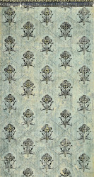 Tafel; Kat. Nr. 2 ( Arnold-Katalog)  Rapporttapete mit Blumendekor in rautenförmigen Ornamenten auf hellgrün, am oberen Abschluss Bordüre mit Eierstab in blau.