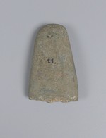 Steinbeil (Flachhacke) aus Basalt, fragmentiert