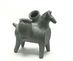 Askos in Form eines Pferdes/Maultiers mit Pithoi