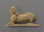 Vergoldete Terrakotta-Applik, Niedergebrochenes, sich umblickendes Pferd