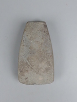 Steinbeil aus Basalt (Rechteckbeil)