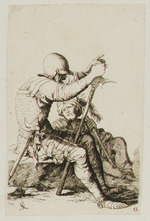 Zwei sitzende Soldaten, die sich auf ihre Waffen stützen