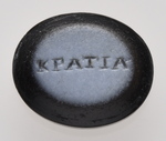 Inschrift: KPATIA (pos.)