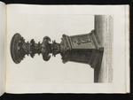 Kandelaber mit Akanthusblättern und Relief einer Statue, Seitenansicht