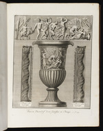 Vase mit Priapus-Relief und zwei Säulen