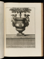 Vase mit zwei Putten