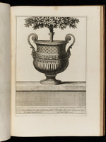 Vase mit Lilienfries
