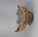 fragmentiertes und restauriertes Gefäß (steilwandiger Topf)