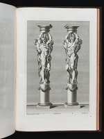 Zwei Hermensäulen mit jeweils drei männlichen Figuren
