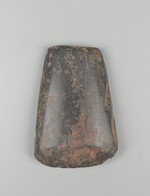 Steinbeil (Dechsel) aus Amphibolit