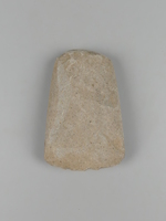 Steinbeil aus Basalt (Dechsel)