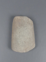fragmentiertes Steinbeil (kleiner flacher Dechsel)