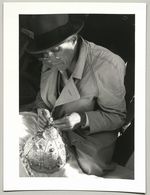 Joseph Beuys Aktion Einschmelzung der Kopie der Krone des Zaren Iwan des Schrecklichen, Fotodokumentation "7000 Eichen", documenta 7