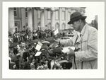 Joseph Beuys Aktion Einschmelzung der Krone (Kopie) Zar Iwan des Schrecklichen,Joseph Beuys wirft Flugblätter ins Publikum,  Fotodokumentation "7000 Eichen", documenta 7
