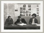 Joseph Beuys November 1982, Pressekonferenz anläßlich der Pflanzung des 1000. Baumes, l.: Fernando Groener; r.: Schmidt-Maas, Fotodokumentation "7000 Eichen", documenta 7