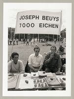FIU-Informationsstand auf dem Friedrichsplatz, Fotodokumentation "7000 Eichen", documenta 7