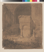 Ansicht in die ruinöse Apsis einer Kirche mit Lettner und steinerner Kanzel