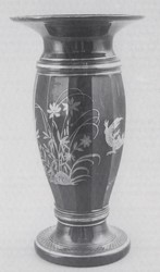Vase mit Goldchinoiserien