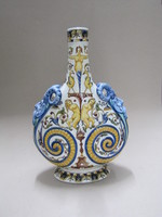 Vase in Pilgerflaschenform nach Urbino-Vorbildern des 16. Jahrhunderts