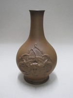 Bauchige Vase mit Medusenhaupt