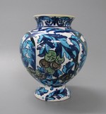 Vase mit Chrysanthemendekor