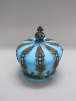 Dose in Form einer Krone aus opakem, hellblauem preßglas