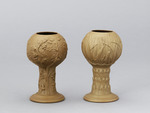 Pokalförmige Vase mit Spitzwegerich
