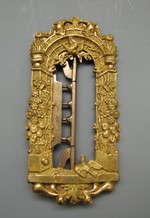 Gürtelschnalle in Form eines rundbogigen Spalierportals aus feuervergoldetem Semilor