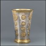 Silbervergoldeter Münzbecher mit antiken Münzen "Becher Augusts des Starken"