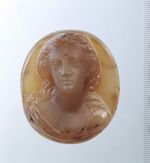 Weibliches Brustbild