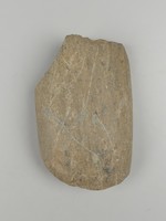 fragmentiertes Steinbeil aus Basalt (Dechsel)