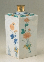 Viereckige Schulterflasche mit eruopäischer Montierung und Blütenzweigendekor