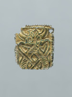 Bronzeblechstück mit Blattgoldauflage