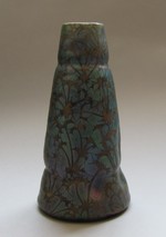 Vase mit Blattdekor